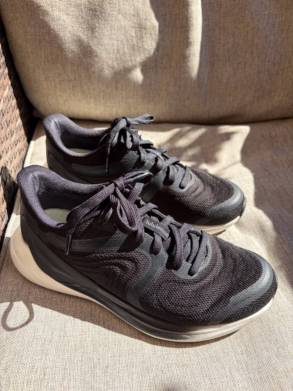 Lululemon Blissfeel 2 Black and White Womens Running Shoes - Picture 7 of 16